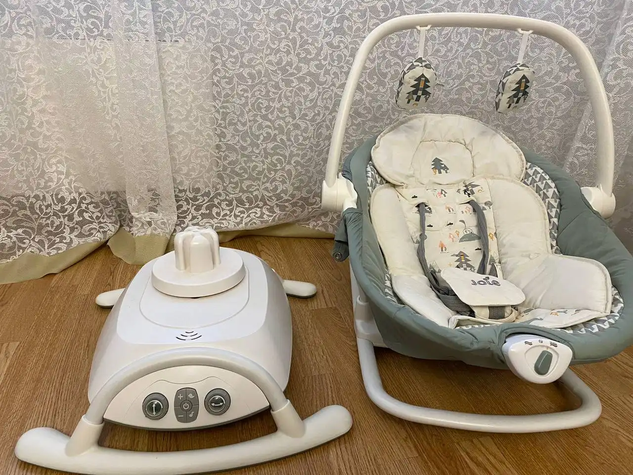 Качели-шезлонг JOIE SANSA в идеальном состоянии