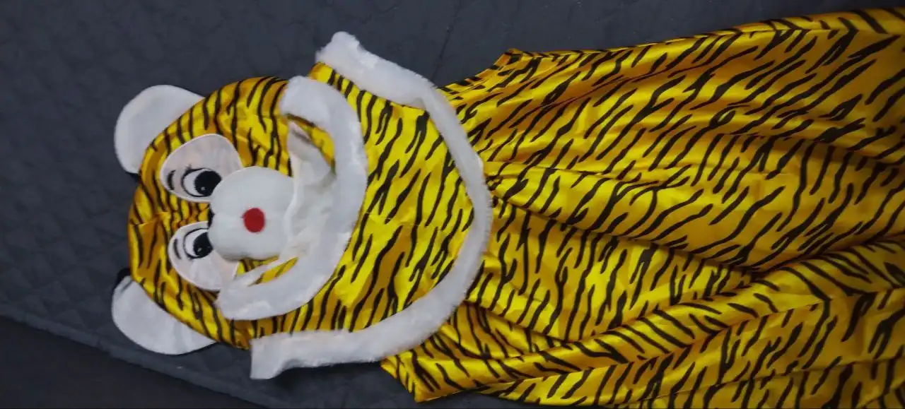 Продам костюм тигренка для девочки 104-110