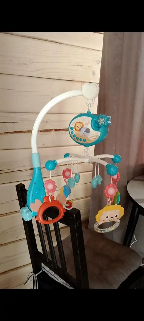 Продам мобиль на кроватку