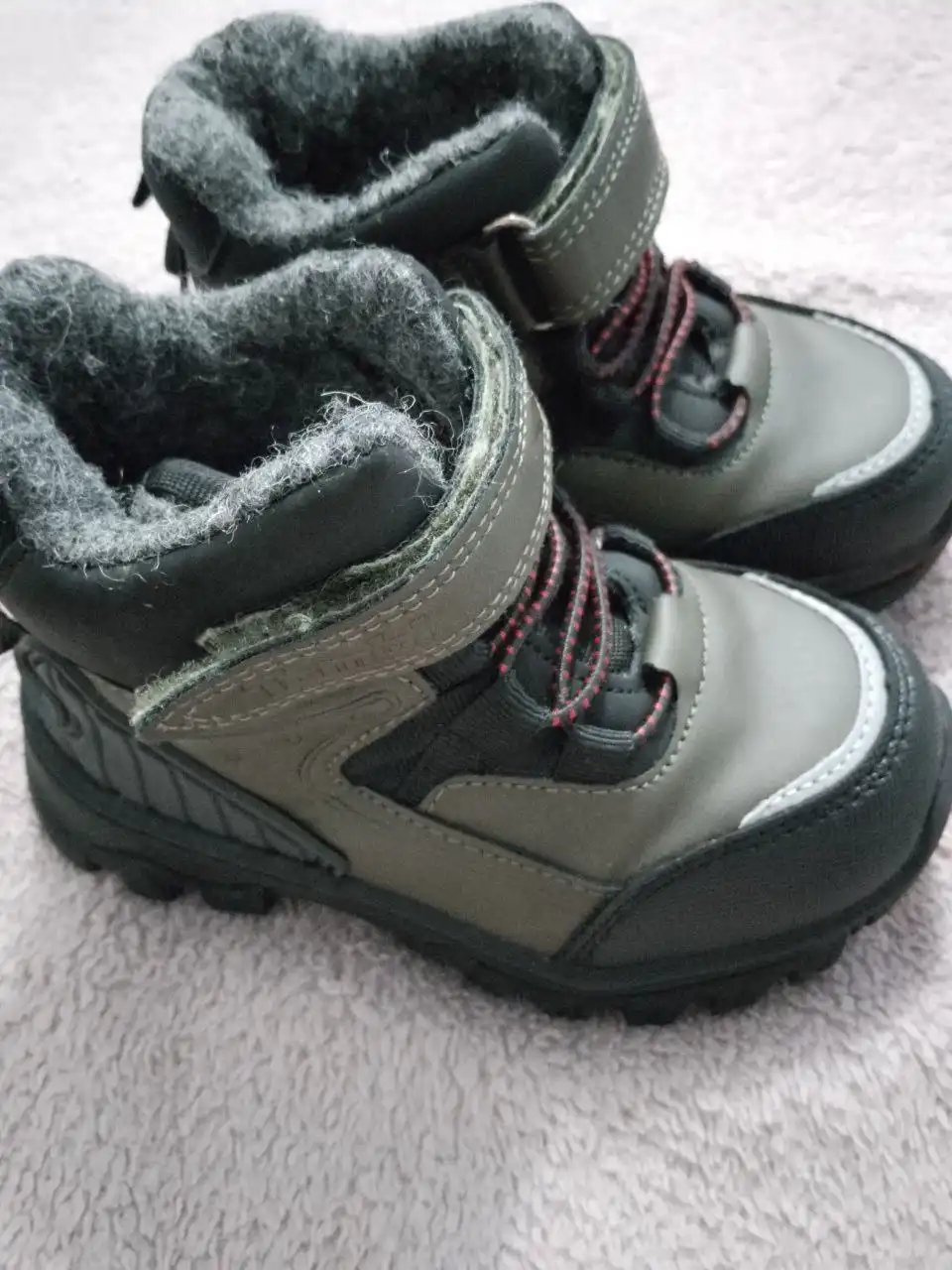 Продажа демисезонных ботинок 24 размера
