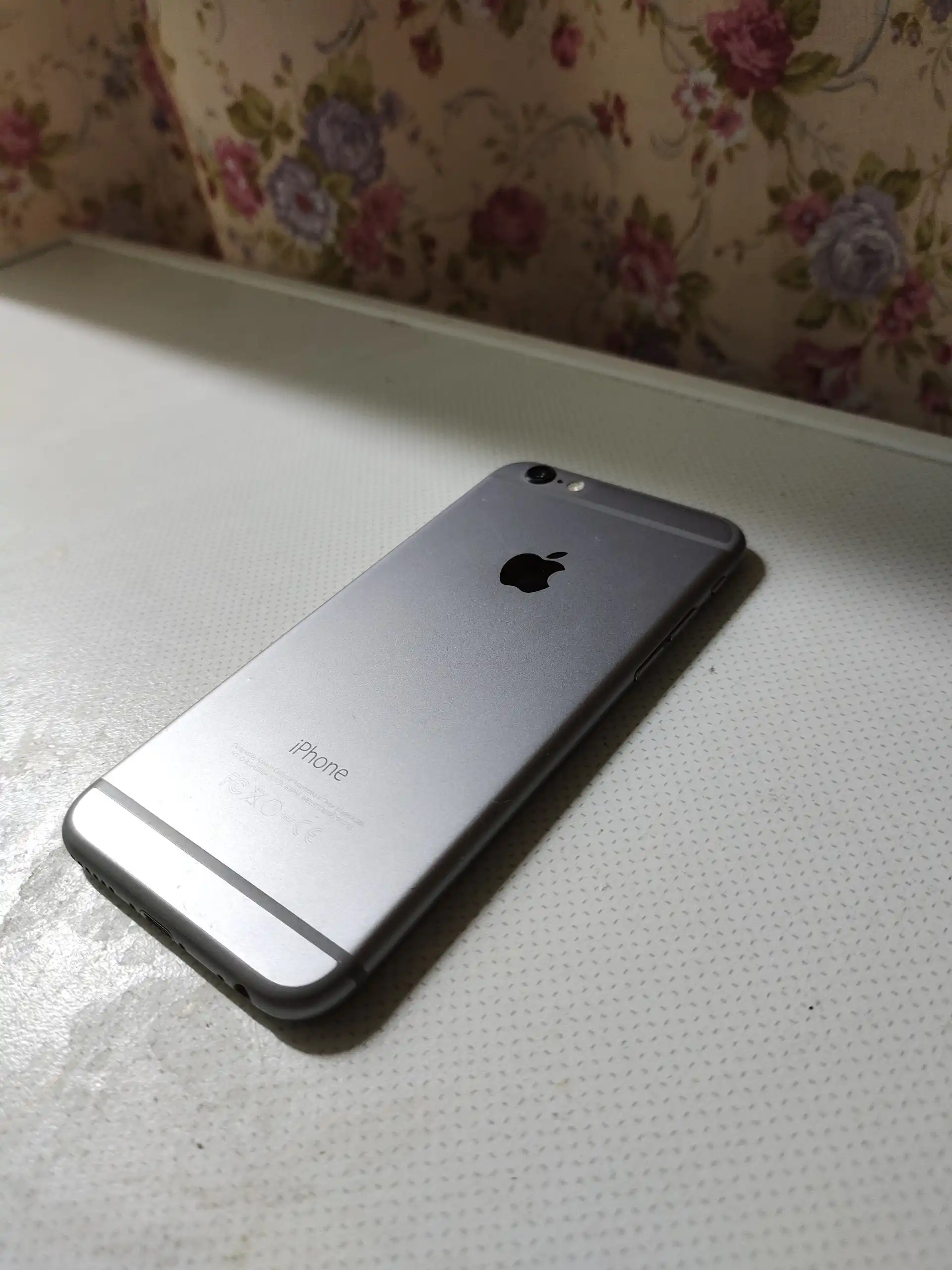 Продам iPhone 6 64 ГБ без Touch ID