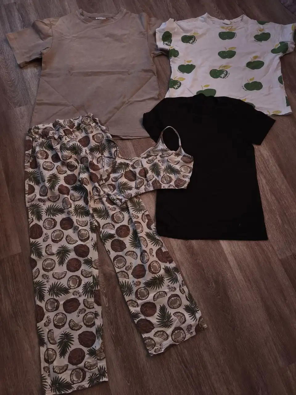 Продам одежду для девушек размер 40-42