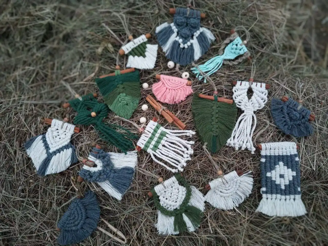 Продам ароматное украшение на палочке корицы в технике макраме - Рукоделие (Хобби и отдых) в Баклаши