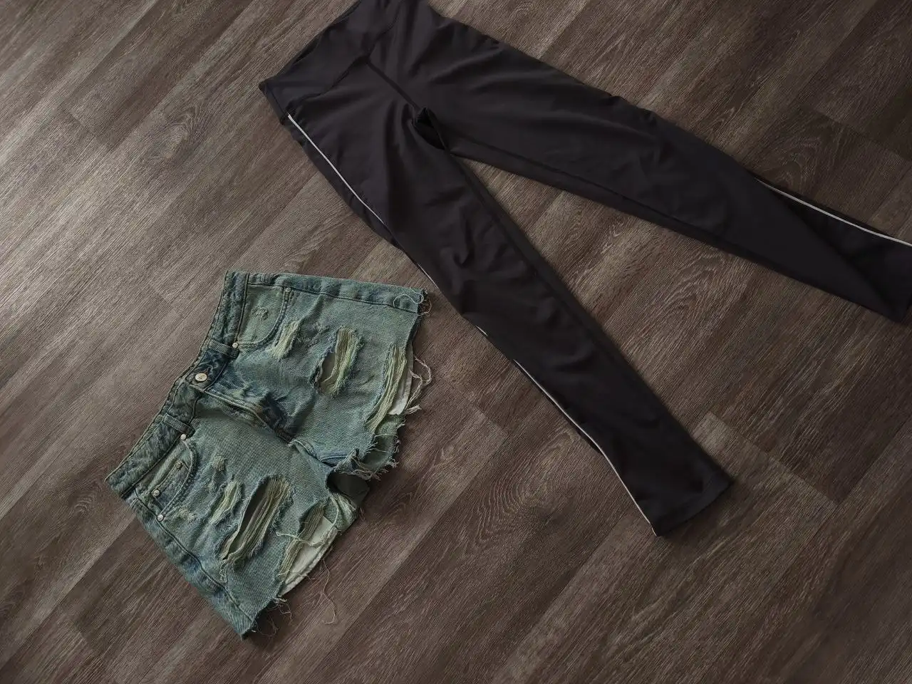 Продам лосины и шорты на девушку - Женская одежда (Одежда) в Шелехов