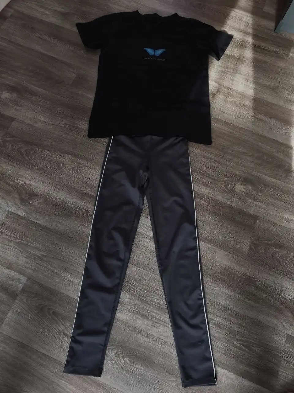 Продам лосины и футболку для девочки 12-14 лет - Детская одежда (Одежда) в Шелехов