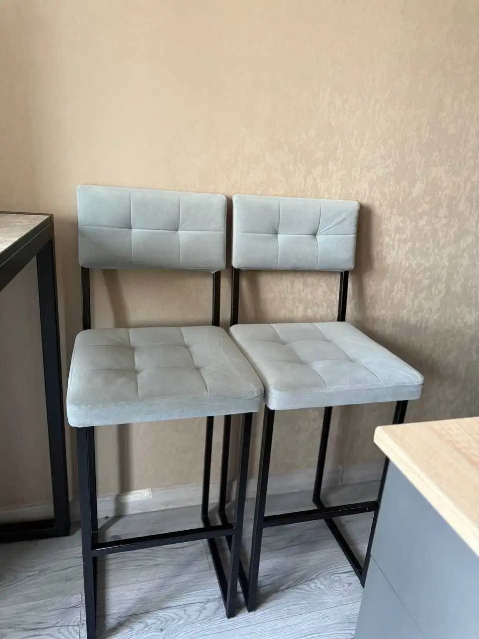 Продам барный стол и стулья - Мебель (Для дома и дачи) в Иркутск