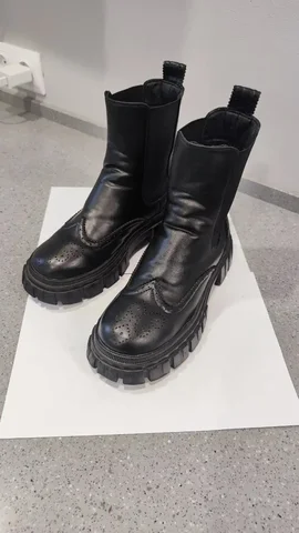 Демисезонные 37 размер б/у - Куртки в Иркутск