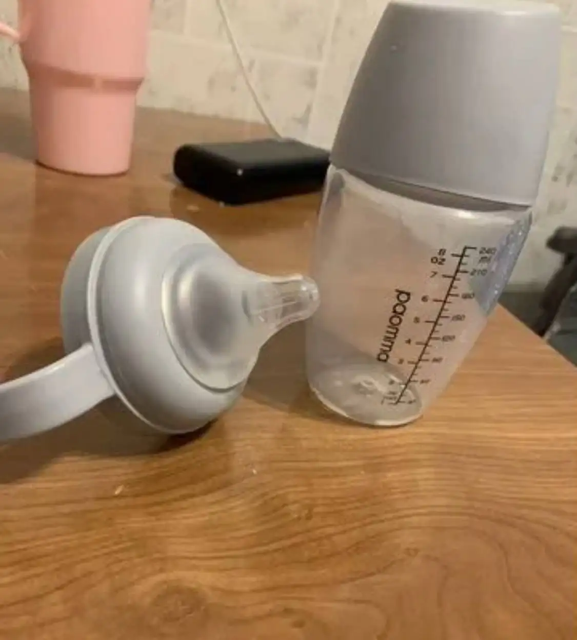 Продажа детских вещей: бутылочка и костюмчики - Товары для детей в Иркутск