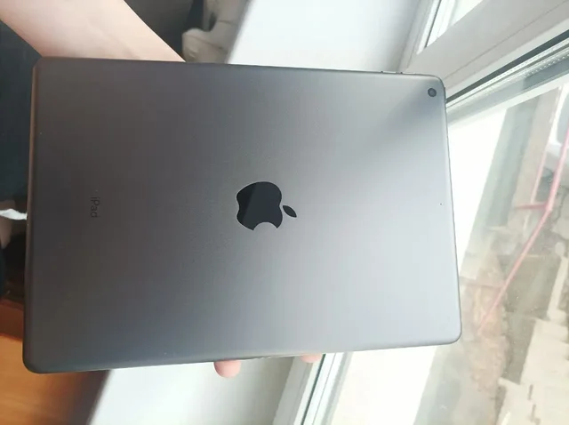 iPad 10.2 2019 32 Гб на запчасти - Игровые консоли в Иркутск