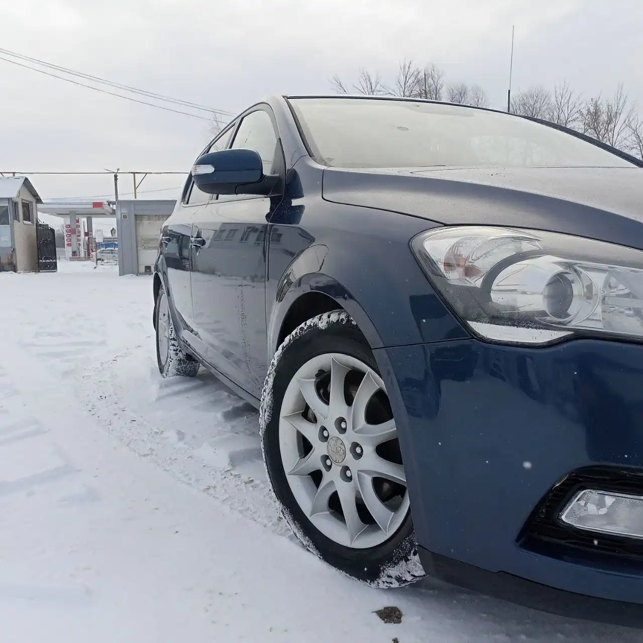 Продажа автомобиля 11 года с богатой комплектацией