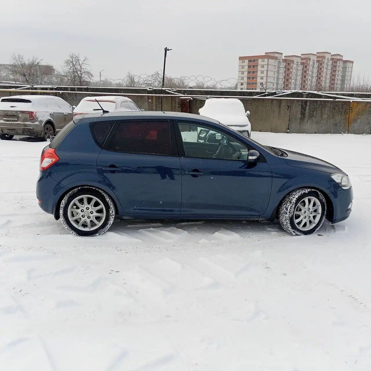 Продажа автомобиля 11 года с богатой комплектацией