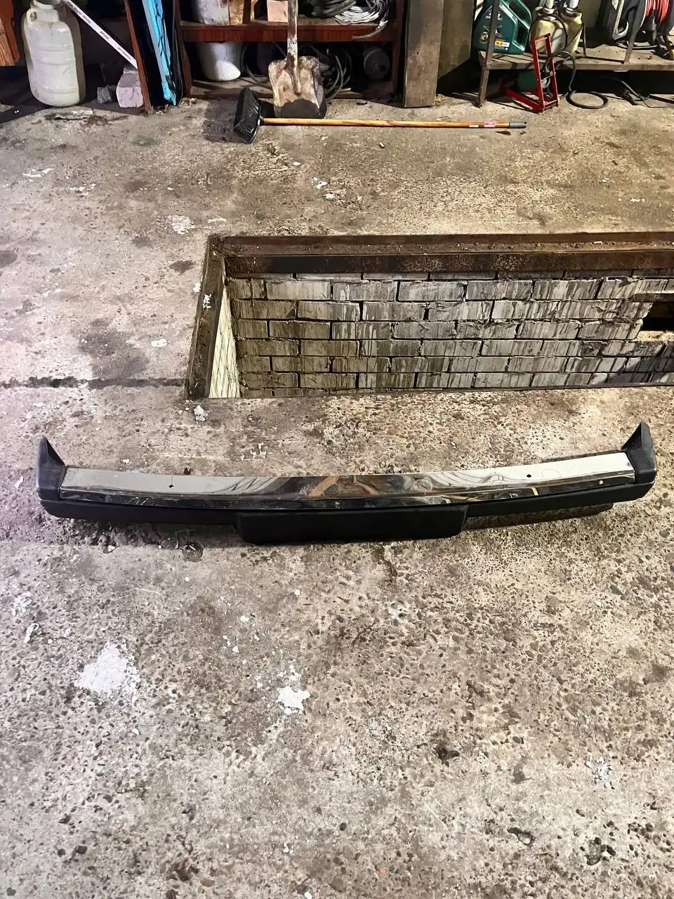 Продажа автозапчастей: мотор, трапеция дворников, АКБ