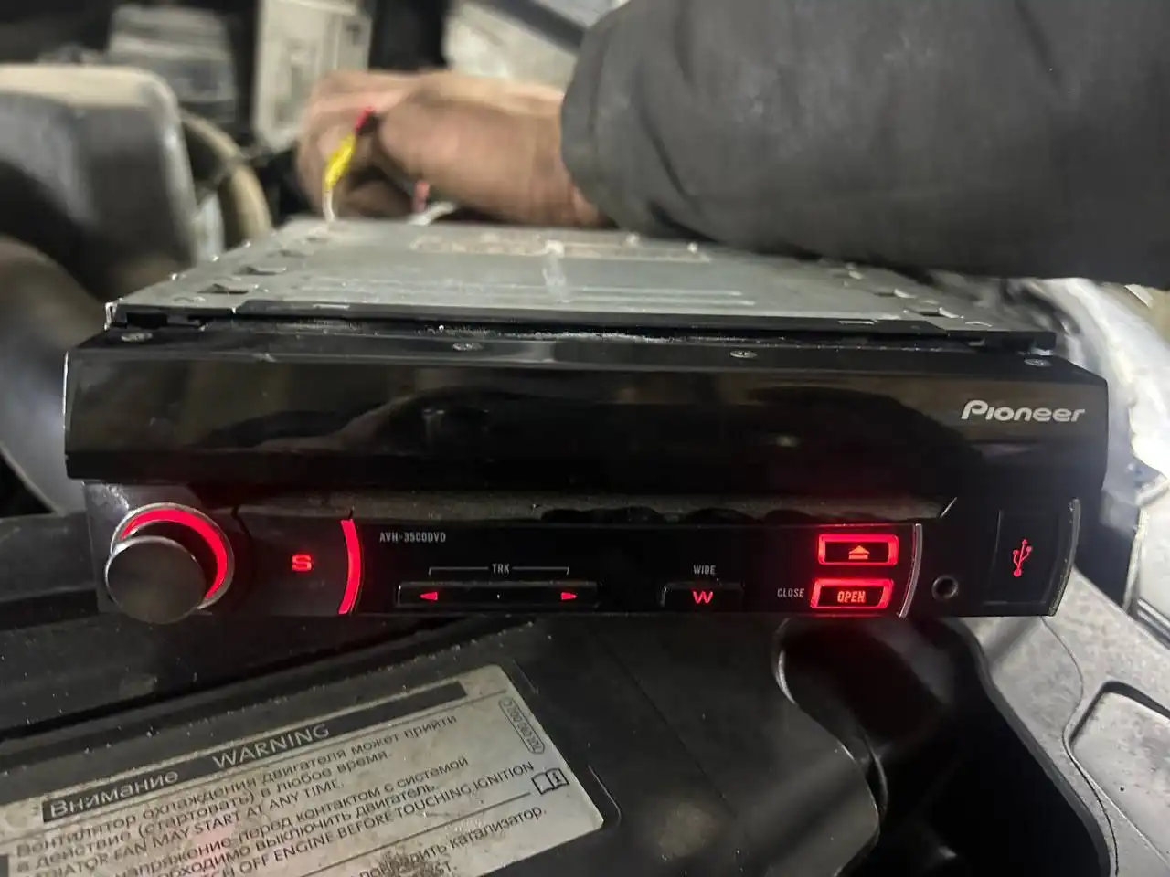 Продам Pioneer AVH-3500DVD - Автомагнитолы (Электроника) в Нижний Новгород