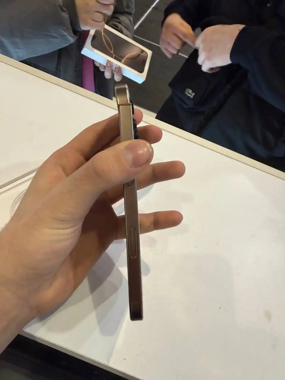 iPhone 16 Pro 256 ГБ с повреждениями - Смартфоны (Электроника) в Нижний Новгород