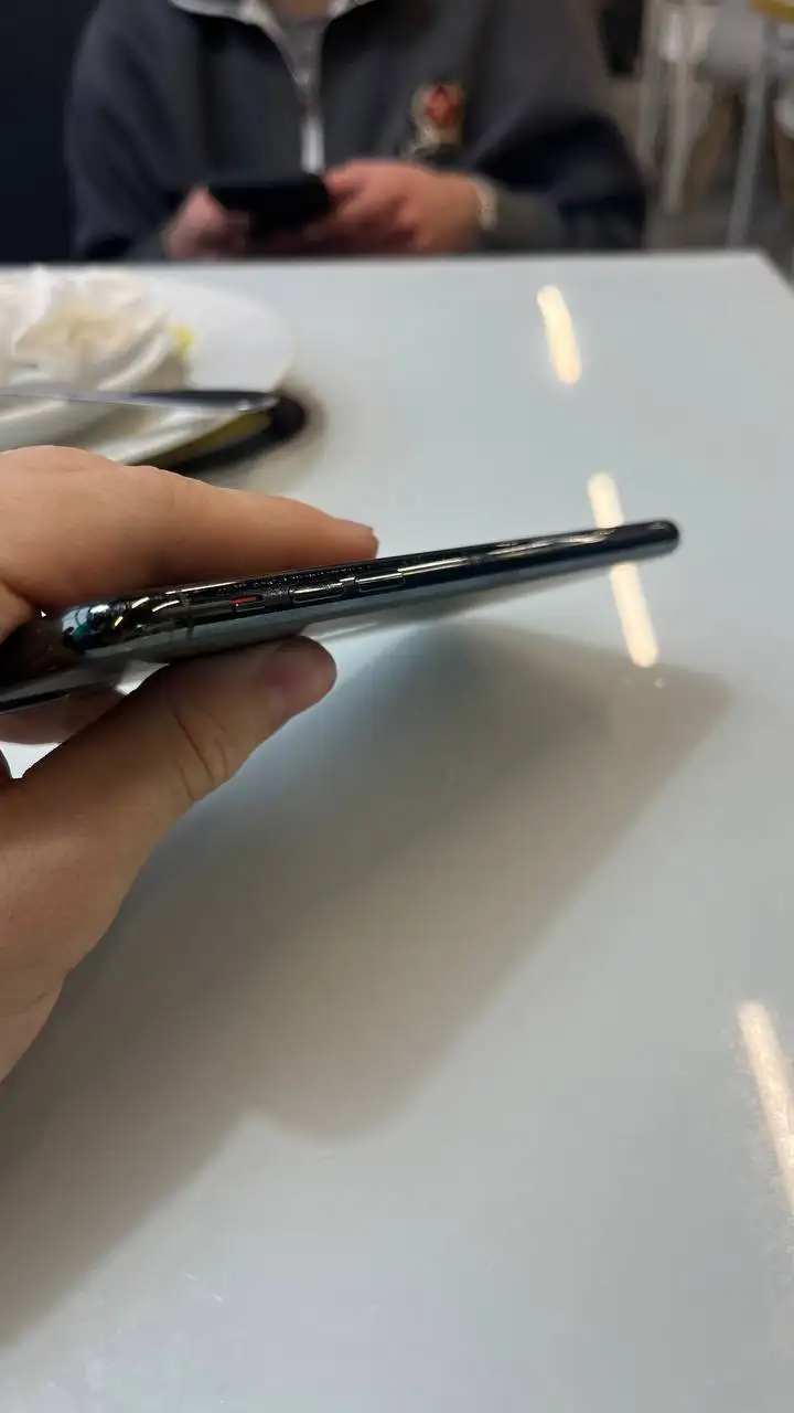 iPhone 11 Pro Max 64GB с iOS 18 и аккумулятором 74% - Смартфоны (Электроника) в Нижний Новгород