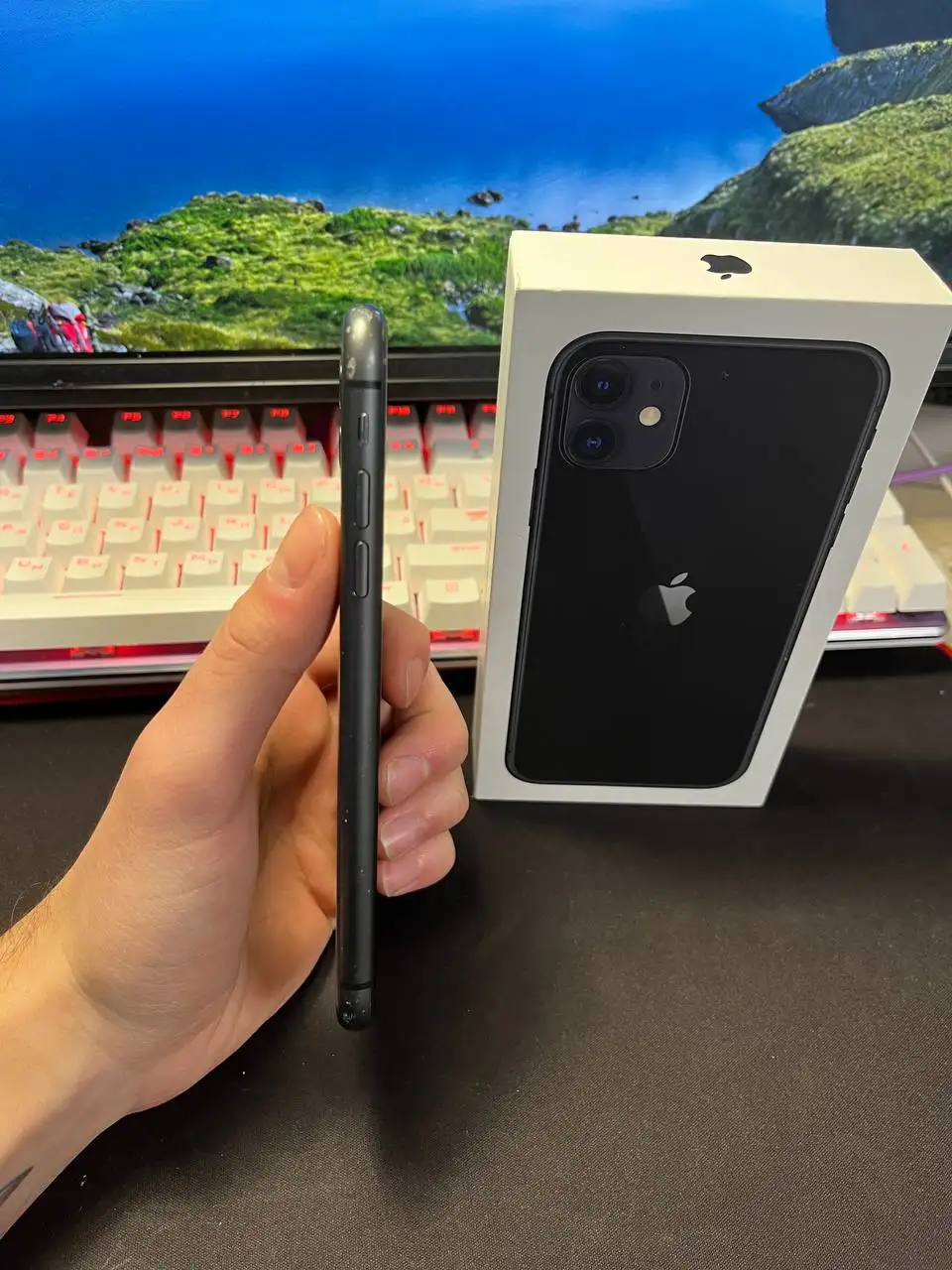 Айфон 11 64 гб с потрепанным внешним видом и АКБ 75% - Смартфоны (Электроника) в Нижний Новгород