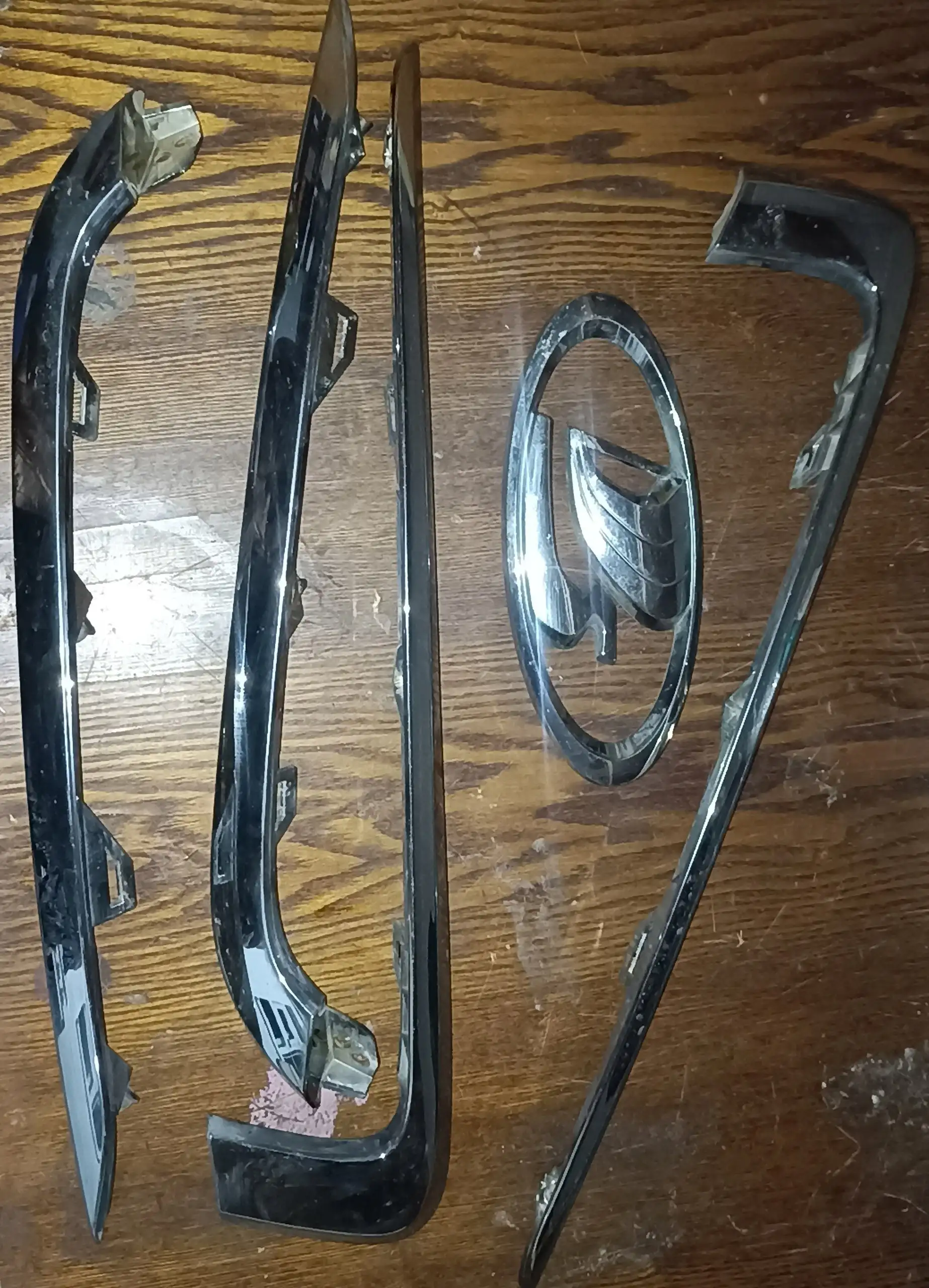 Туманки, молдинги, буквы багажника, заглушки туманок, подсветка номера для Гранта - Запчасти в Нижний Новгород