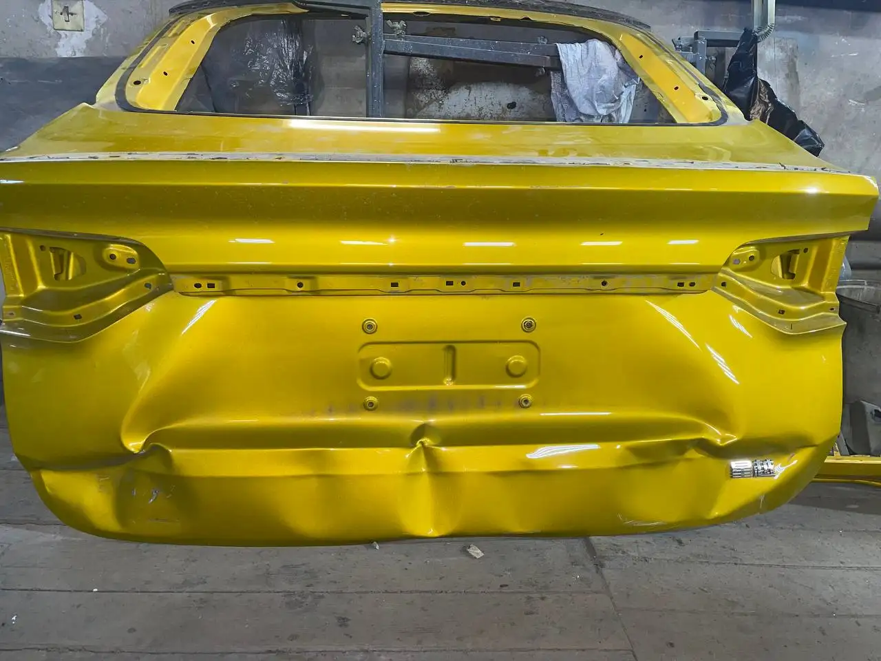 Продаю бампер от Приоры и багажник от Geely - Запчасти (Авто) в Нижний Новгород