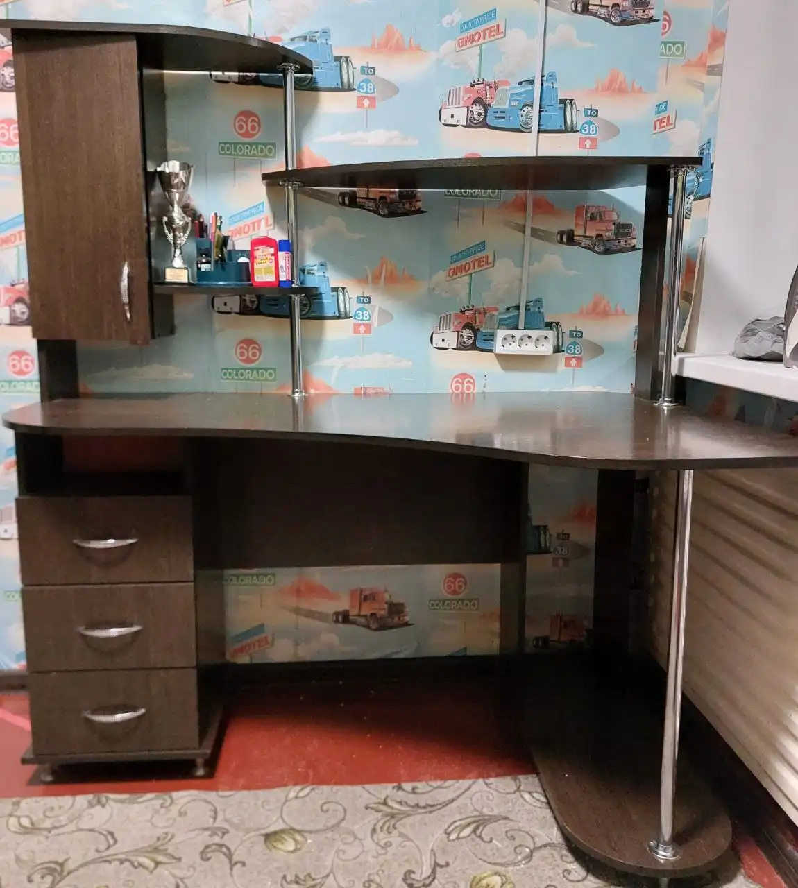 Продам компактный компьютерный стол - Мебель (Для дома и дачи) в Новые Бурасы