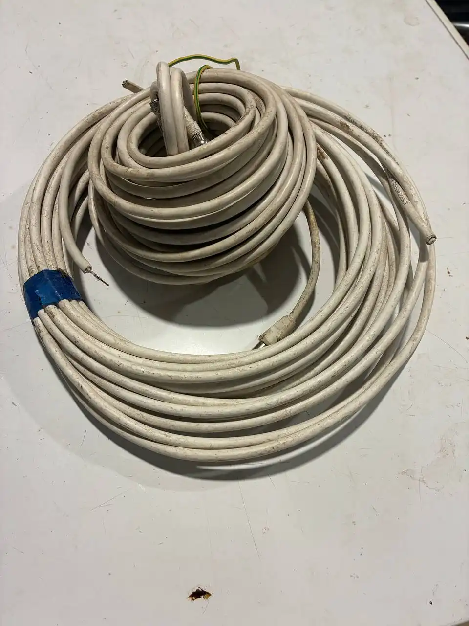 Отдам в добрые руки фильтр для воды, колеса для самоката, провода для антенны, снегокат - Разное (Барахолка) в Новые Бурасы