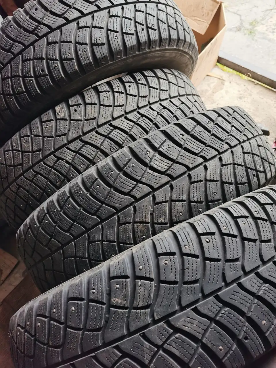 Продам зимнюю резину Кама с Нивы - Шины и диски (Авто) в Новые Бурасы