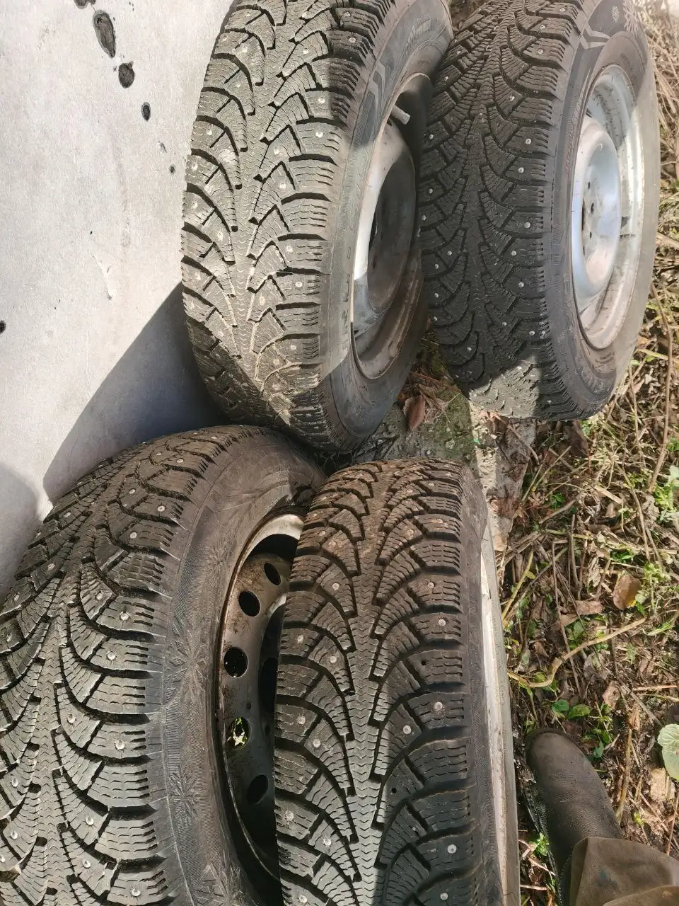 Продам зимние колеса на ВАЗ - Запчасти (Авто) в Бурасы
