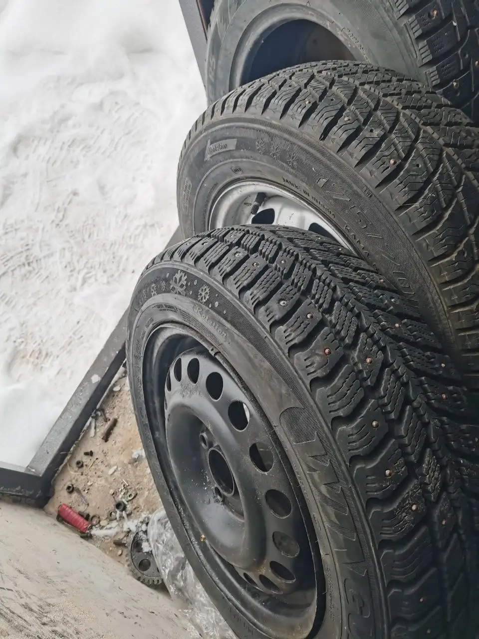 Продам колесо на Нексию, резина зима на 14 дюйм - Колеса и диски (Запчасти) в Новые Бурасы