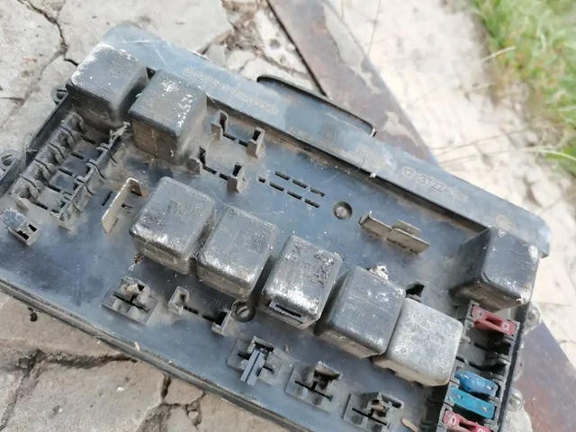 Продам блок предохранителей на ВАЗ 09 - Автозапчасти в Новые Бурасы