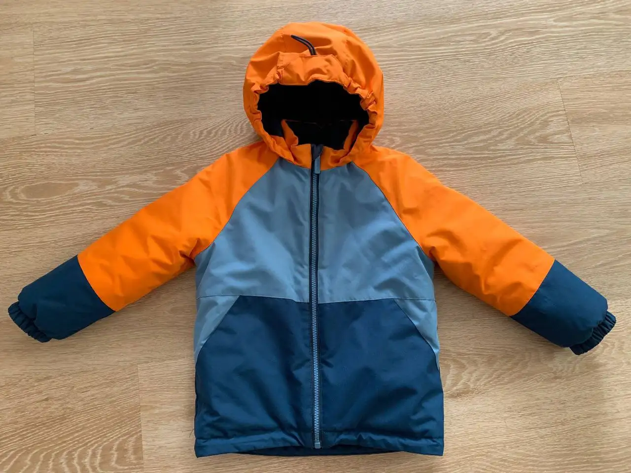 Продам куртку осень-весна размер 104 - Детская одежда (Одежда) в Новые Бурасы