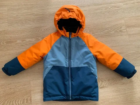 Продам куртку осень-весна размер 104 - Детская одежда в Новые Бурасы