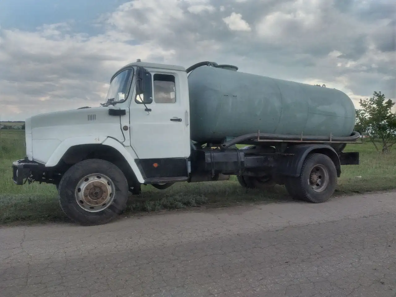 Услуги ассенизатора 9 кубов - Коммунальные услуги (Услуги) в Новые Бурасы