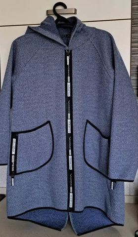 Пиджачок-ветровка в отличном состоянии - Верхняя одежда в Бурасы