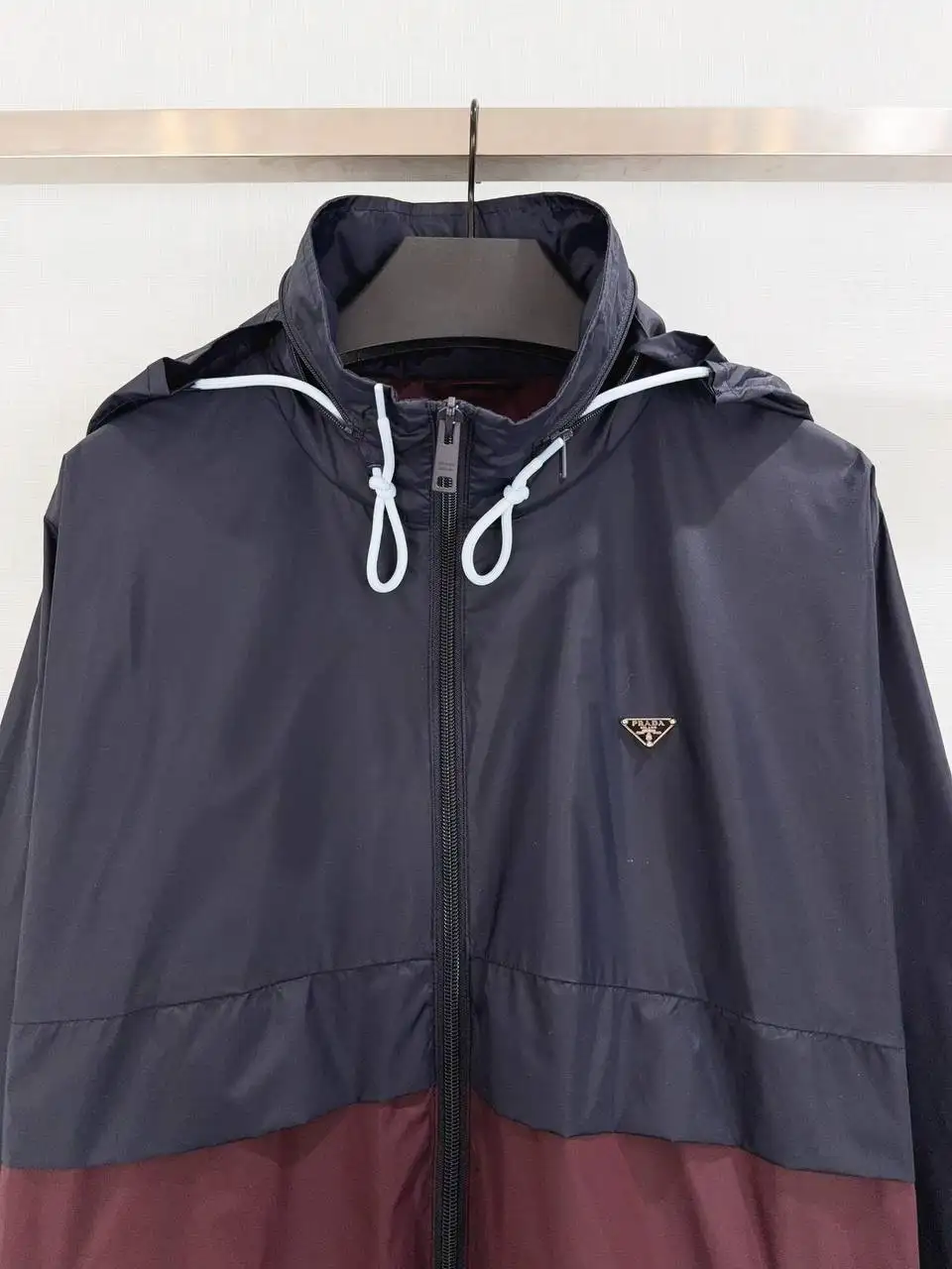 Ветровка PRADA - Верхняя одежда (Одежда) в Бурасы