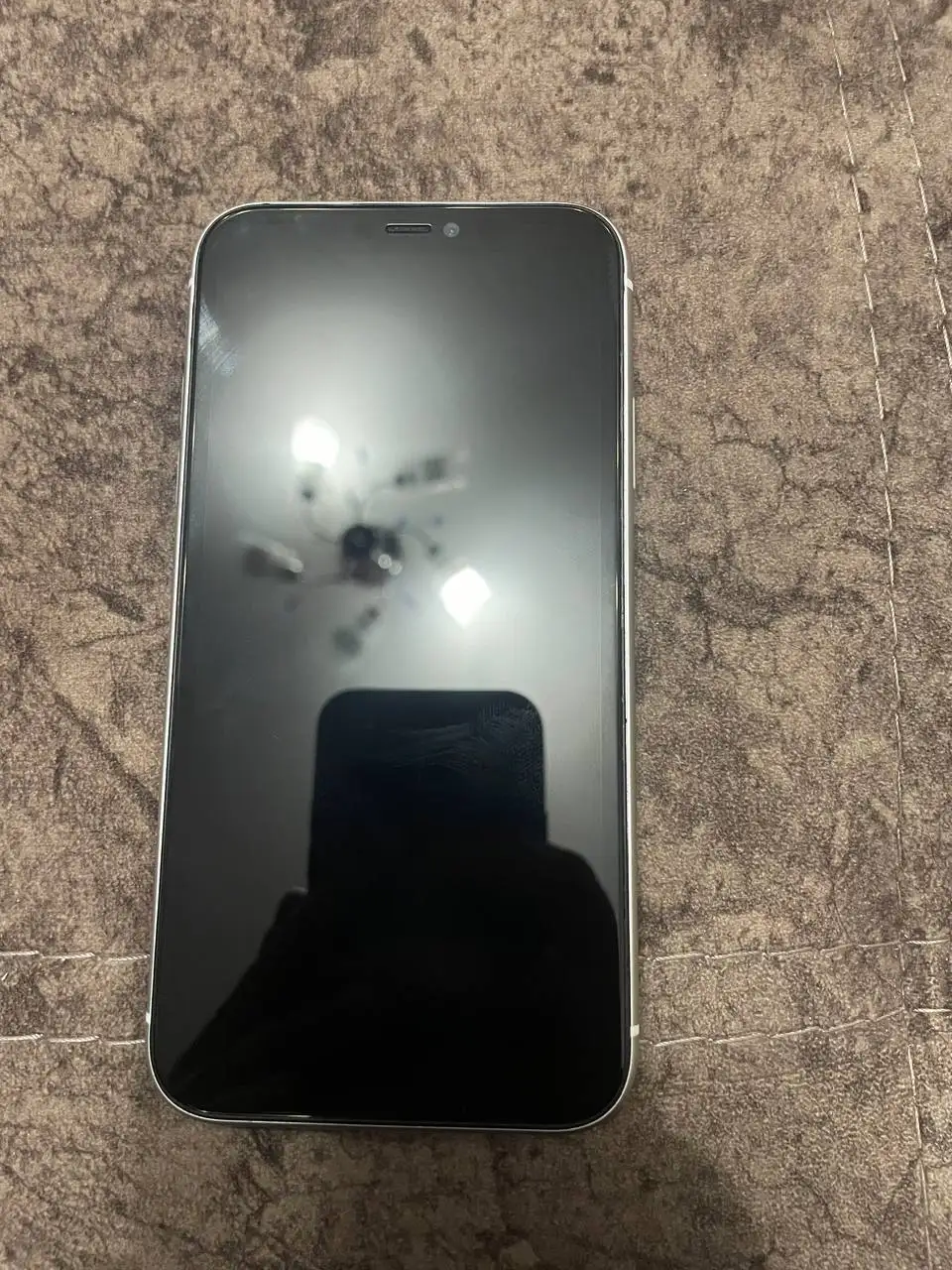 Продажа iPhone 11 с небольшими повреждениями - Смартфоны (Электроника) в Новые Бурасы