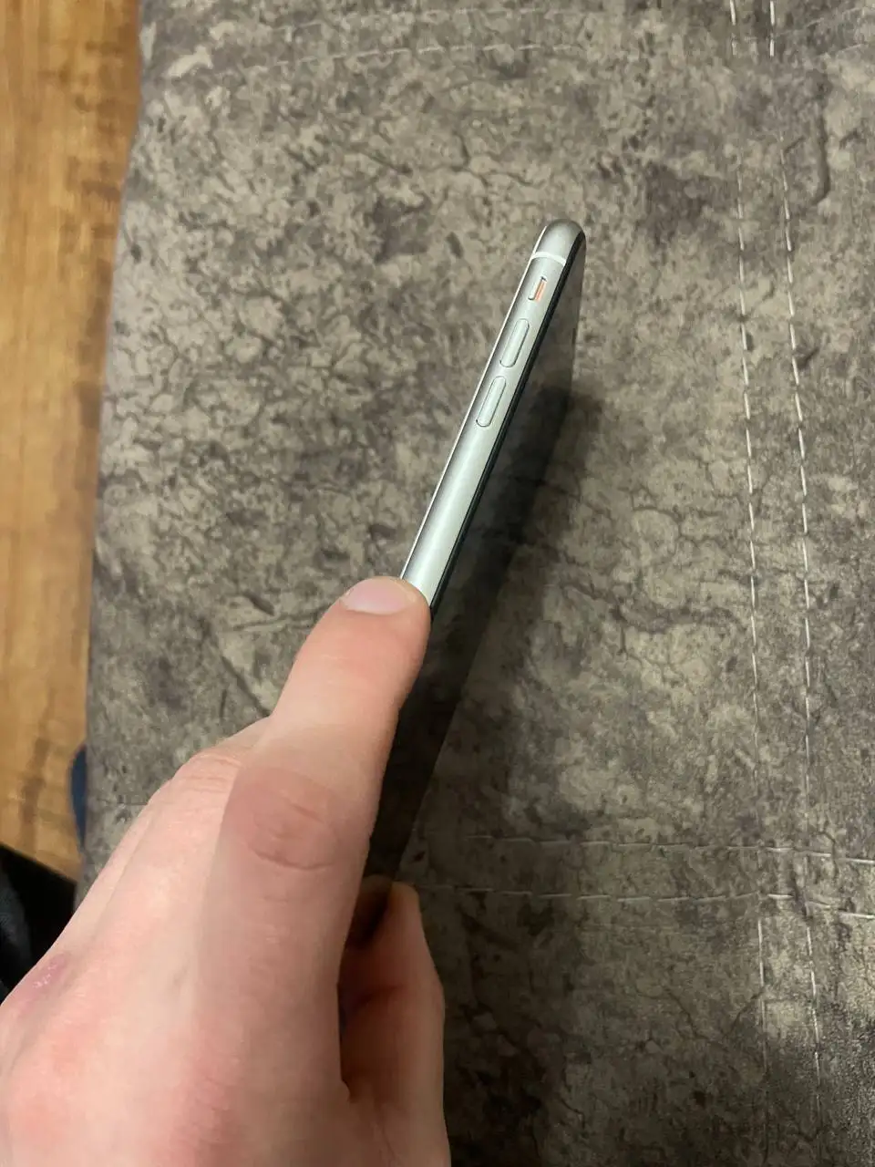 Продажа iPhone 11 с небольшими повреждениями - Смартфоны (Электроника) в Новые Бурасы