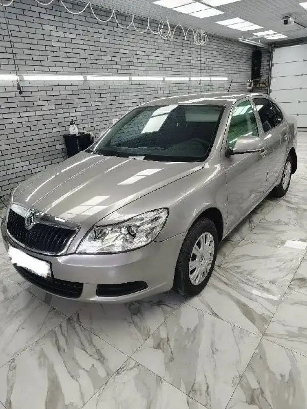 Шкода Октавиа 1.6 2011 - Легковые автомобили (Авто) в Новые Бурасы