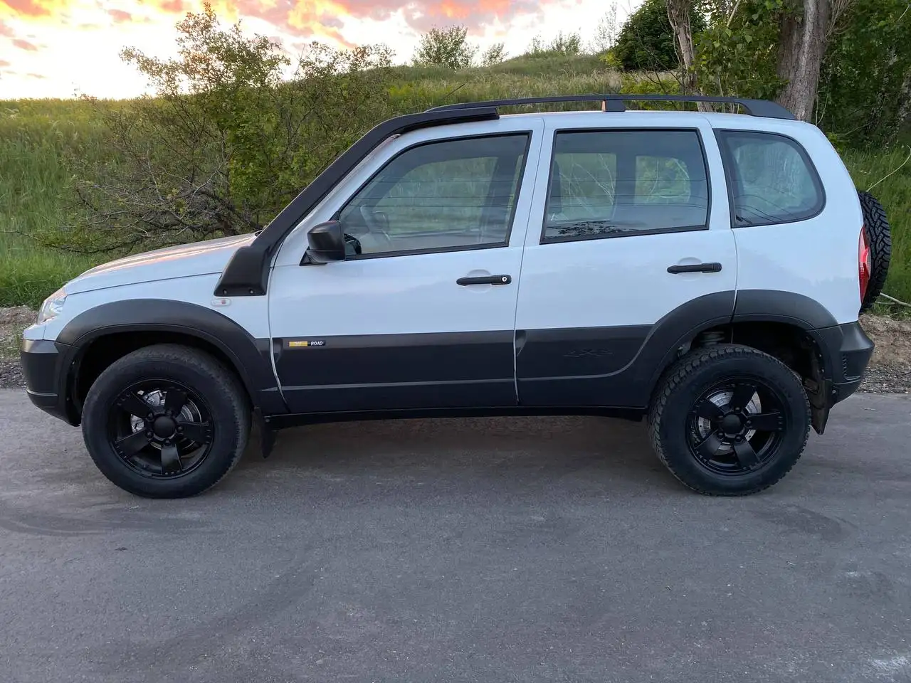 Chevrolet Niva OFF-ROAD 2016 - Внедорожники (Авто) в Саратов