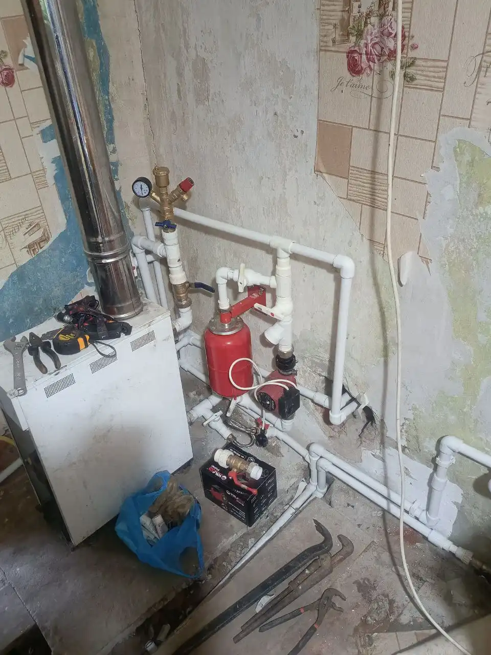 Услуги электрика и сантехника