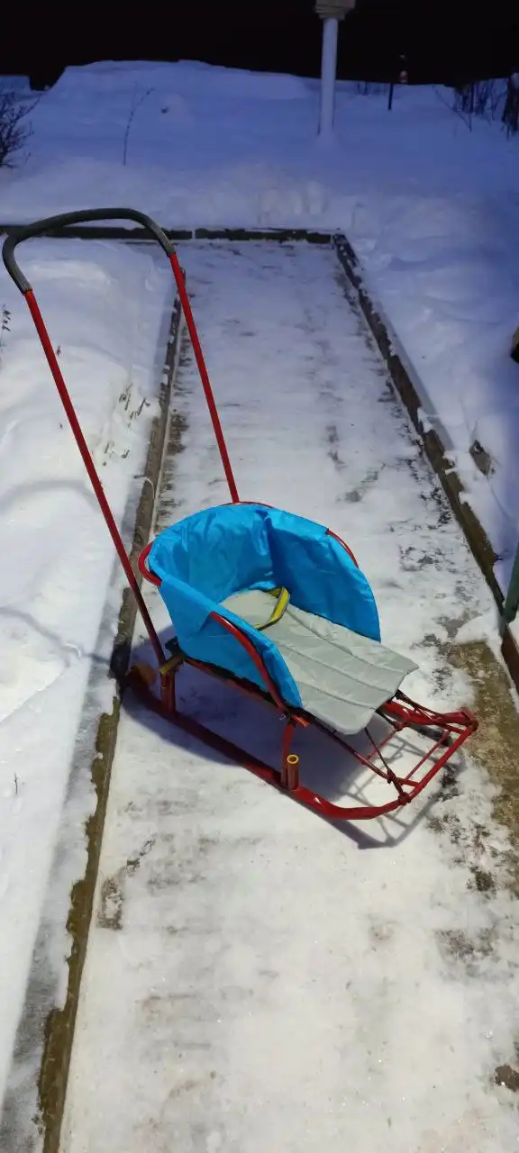 Продам детские санки с колесиками и чехлом