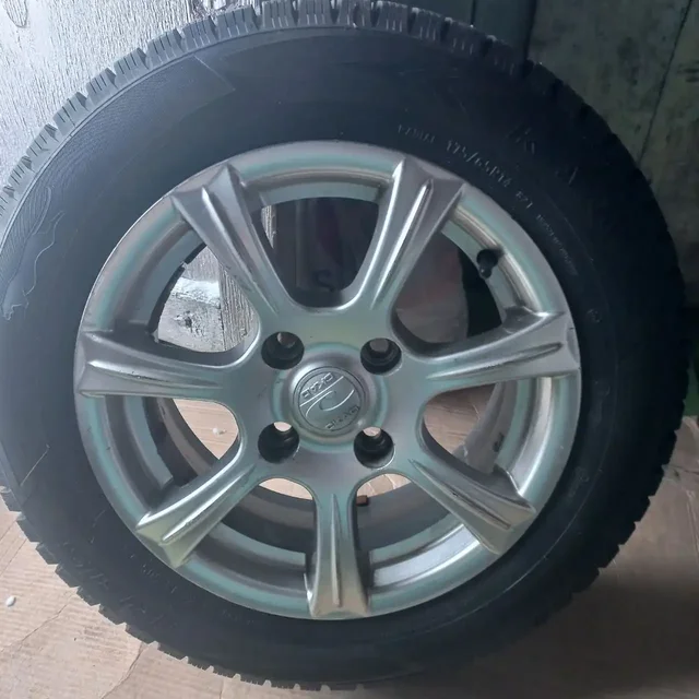 Продам комплект зимние шипованные шины с дисками - частное объявление в Бурасы