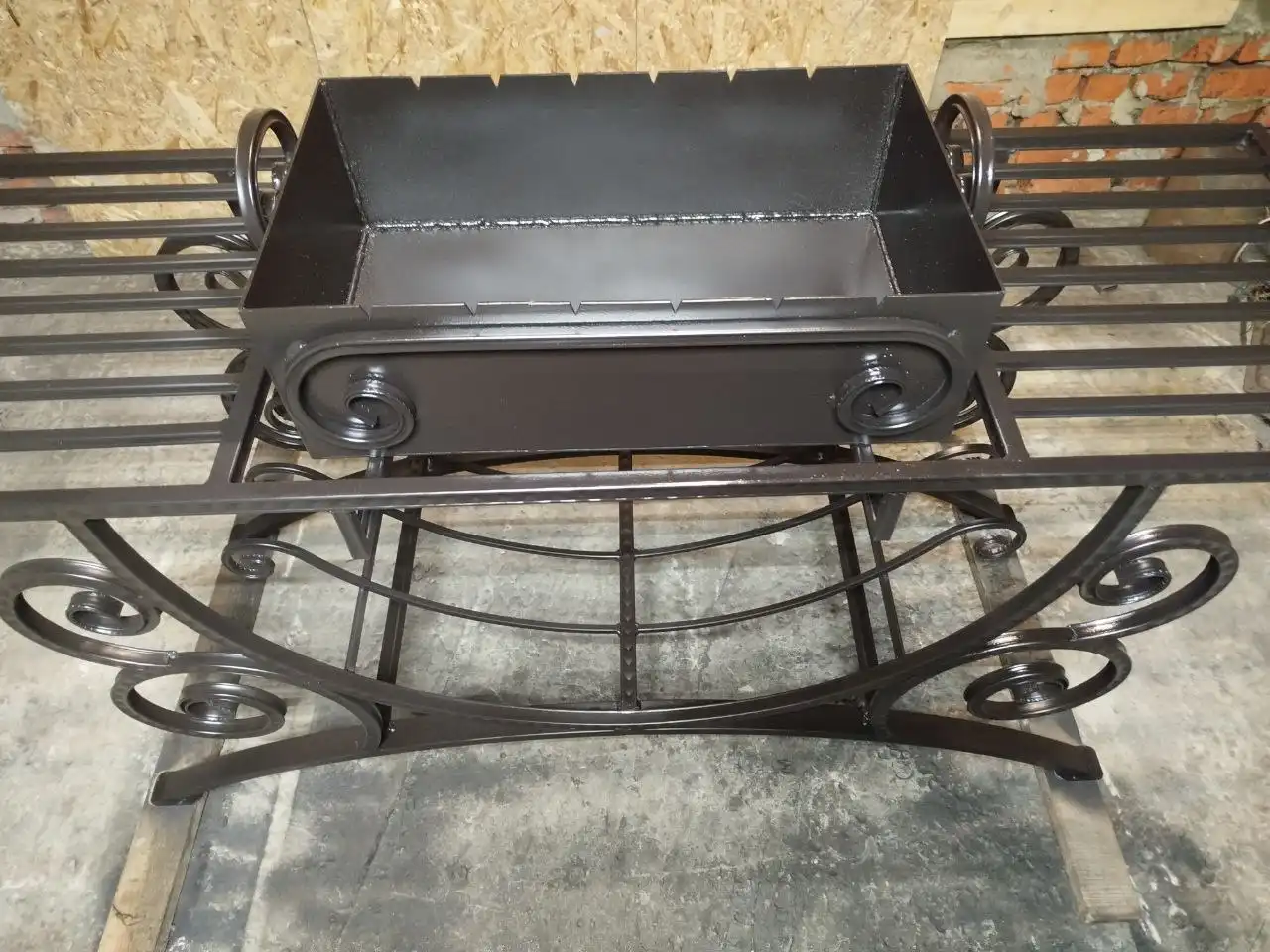 Изготовление элементов холодной ковки и продажа мангала со столешницей - Художественная ковка (Услуги) в Новые Бурасы