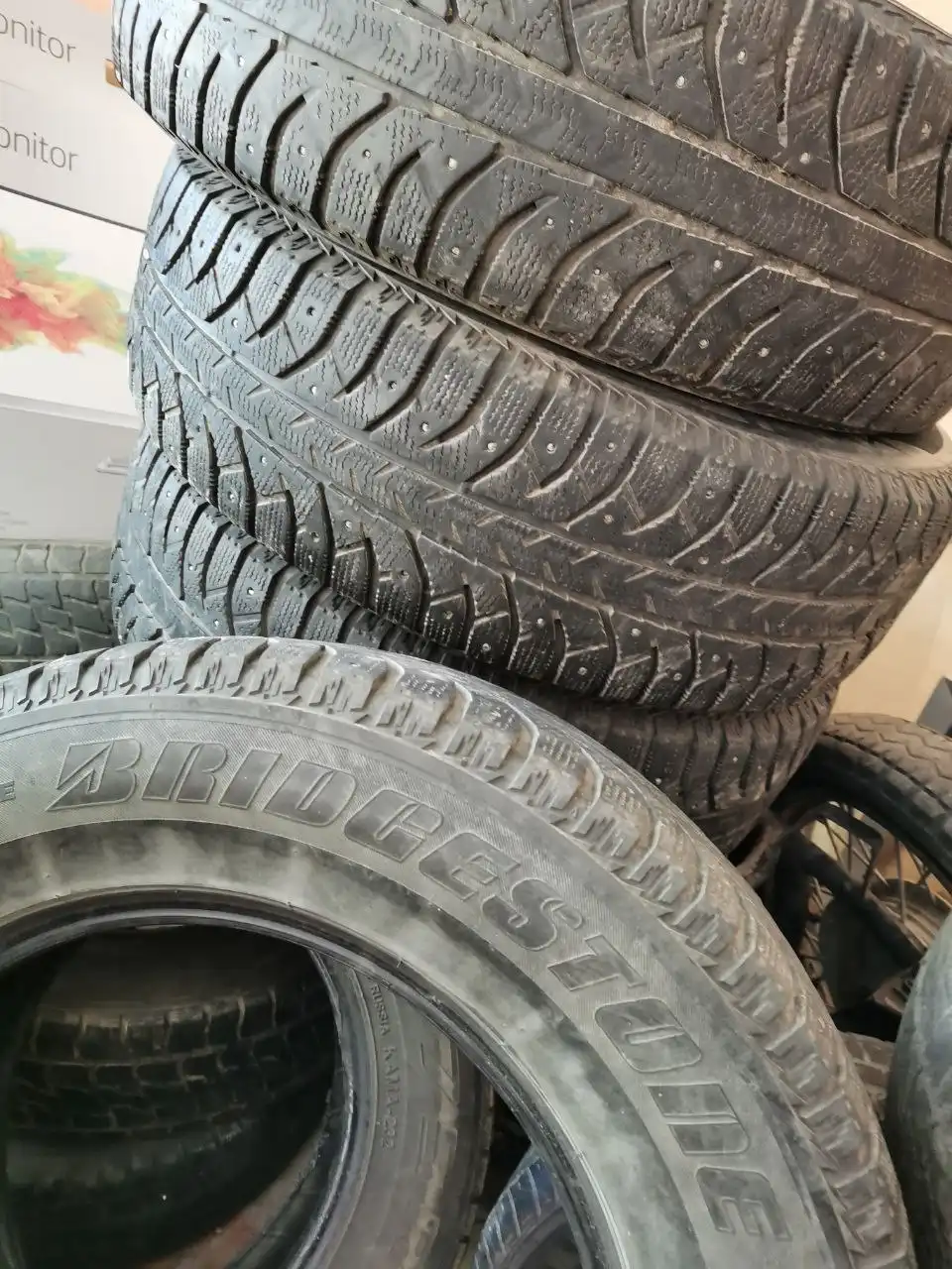 Продам резину комплект Бриджстоун - Шины и диски (Авто) в Новые Бурасы