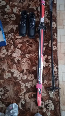 Продам лыжи и ботинки - Хобби и отдых в Неизвестно