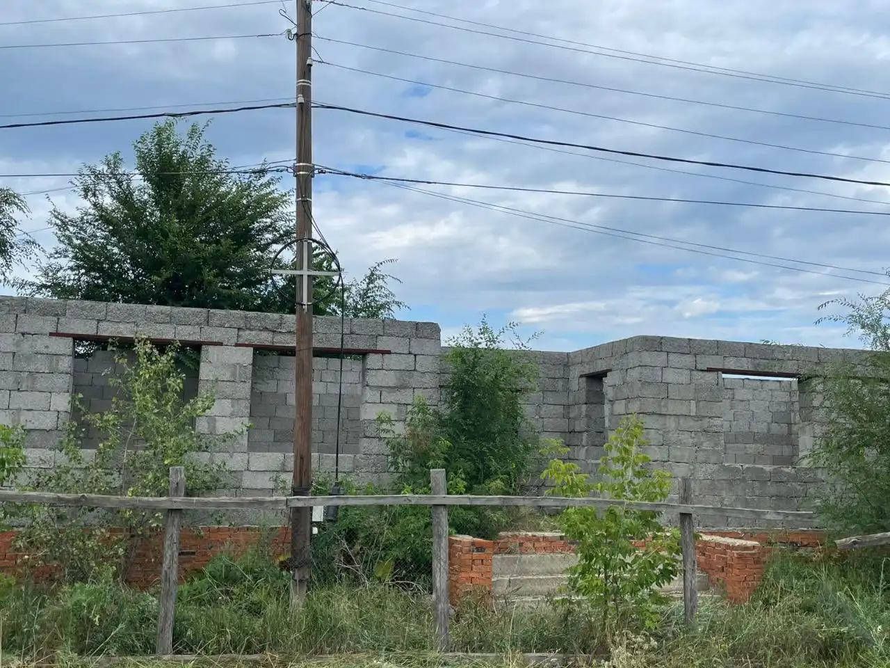 Продажа земельного участка в Новобурасском районе с недостроем и баней - Земельные участки (Недвижимость) в Чернышевка