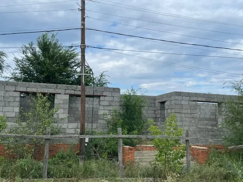 Продажа земельного участка в Новобурасском районе с недостроем и баней - частное объявление в Чернышевка