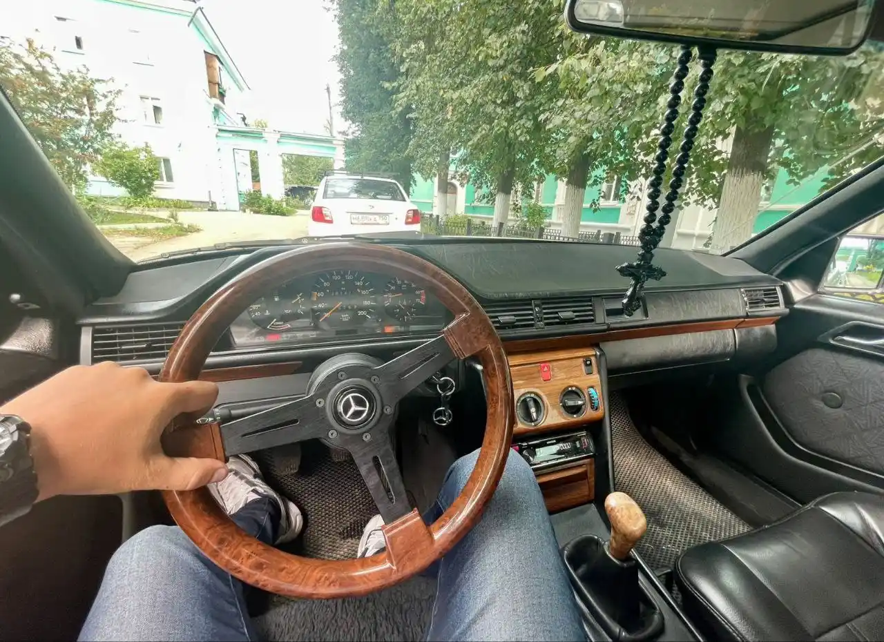Mercedes w124 1984 года