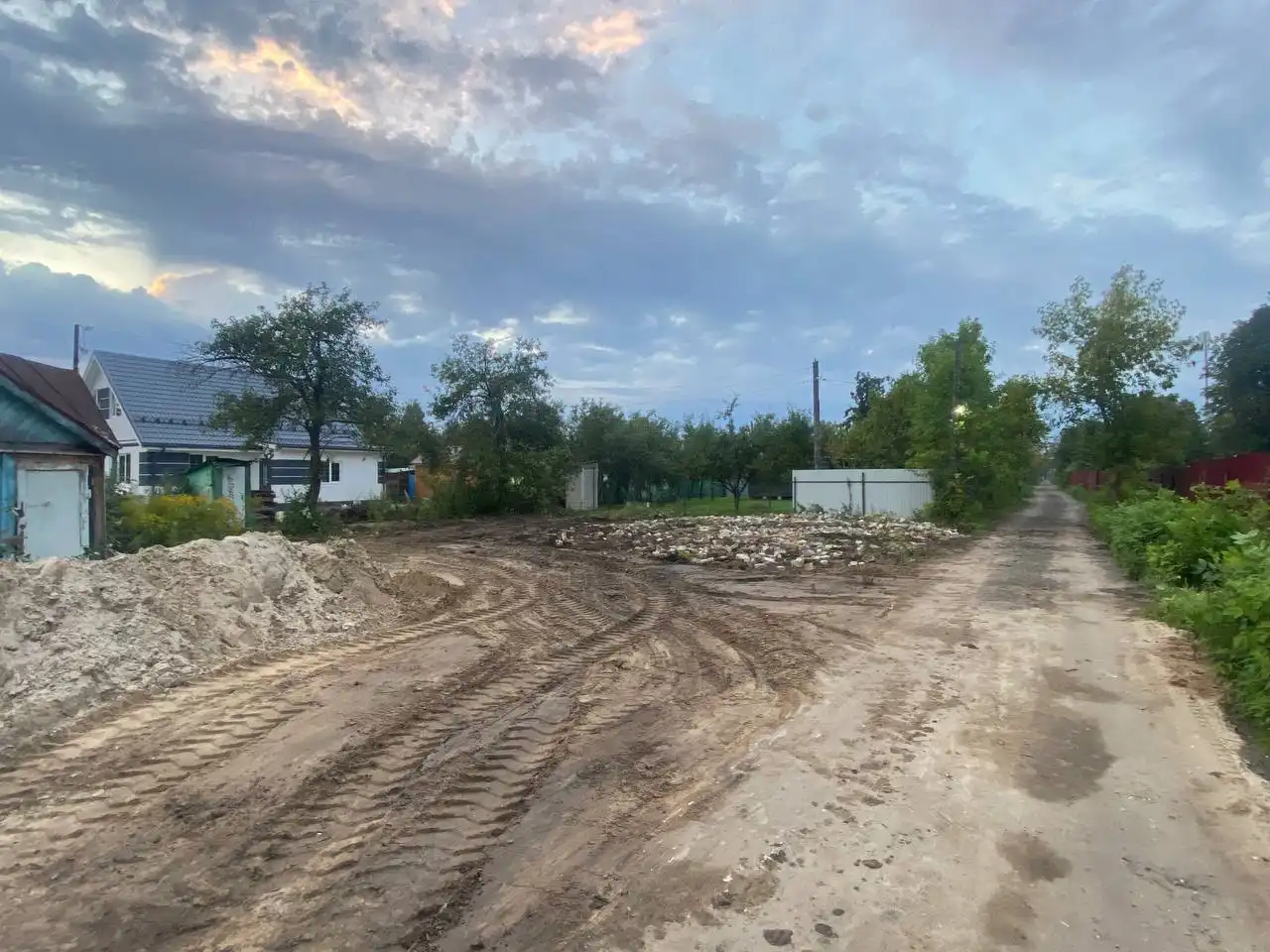 Продается садовый участок с постройкой дома