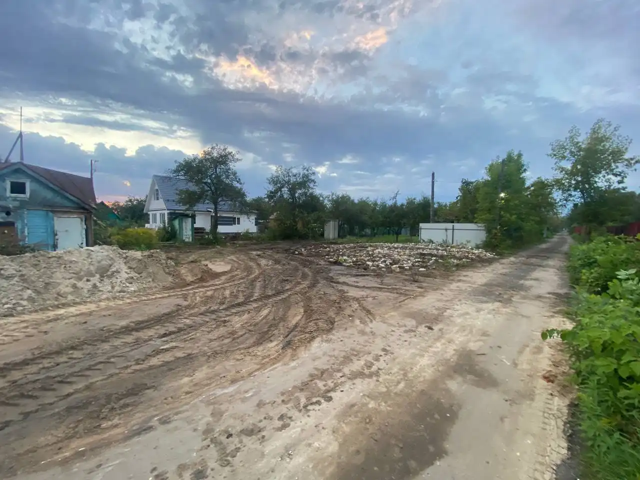 Продается садовый участок с постройкой дома