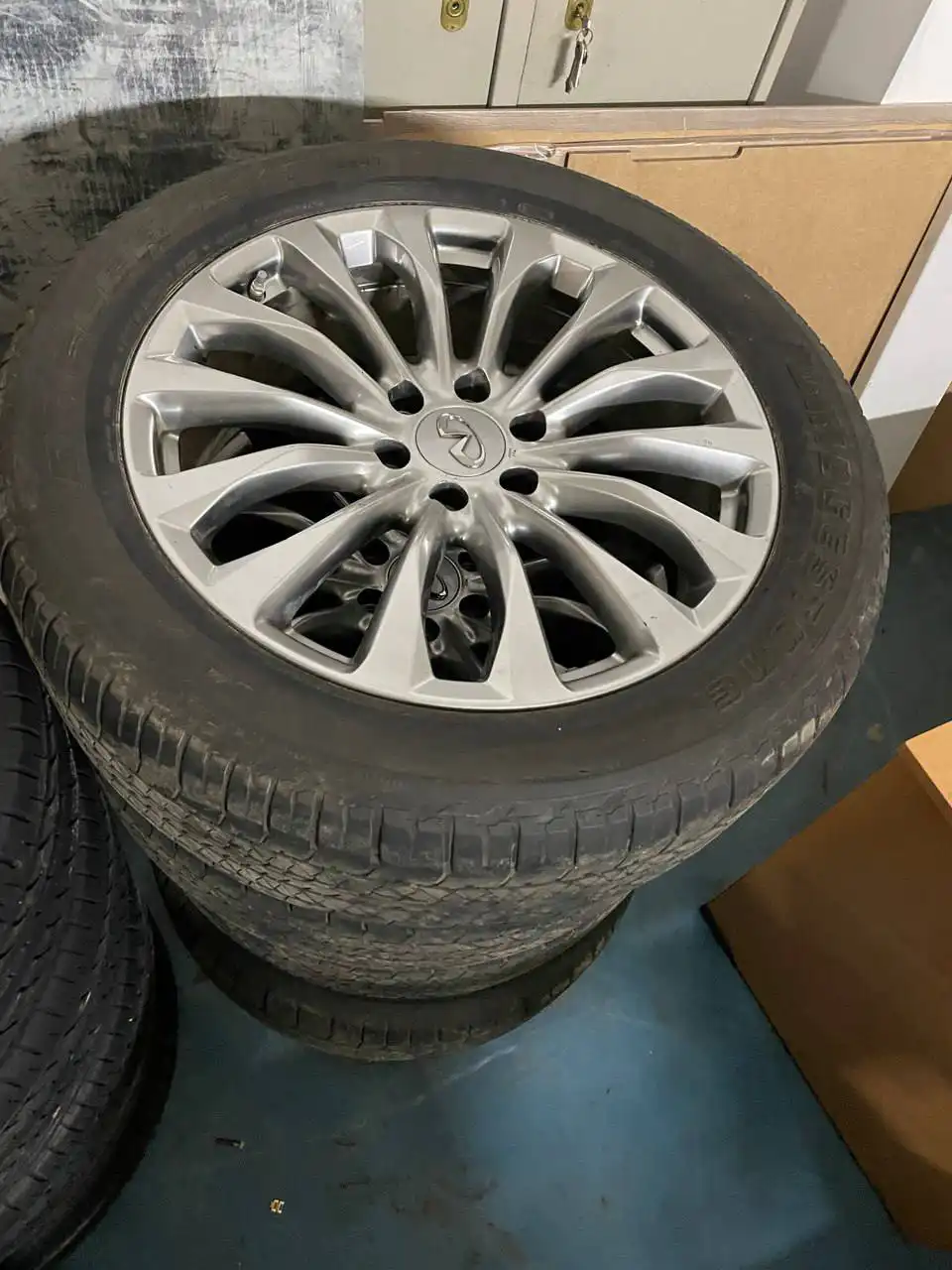 Продажа колес на Инфинити QX56