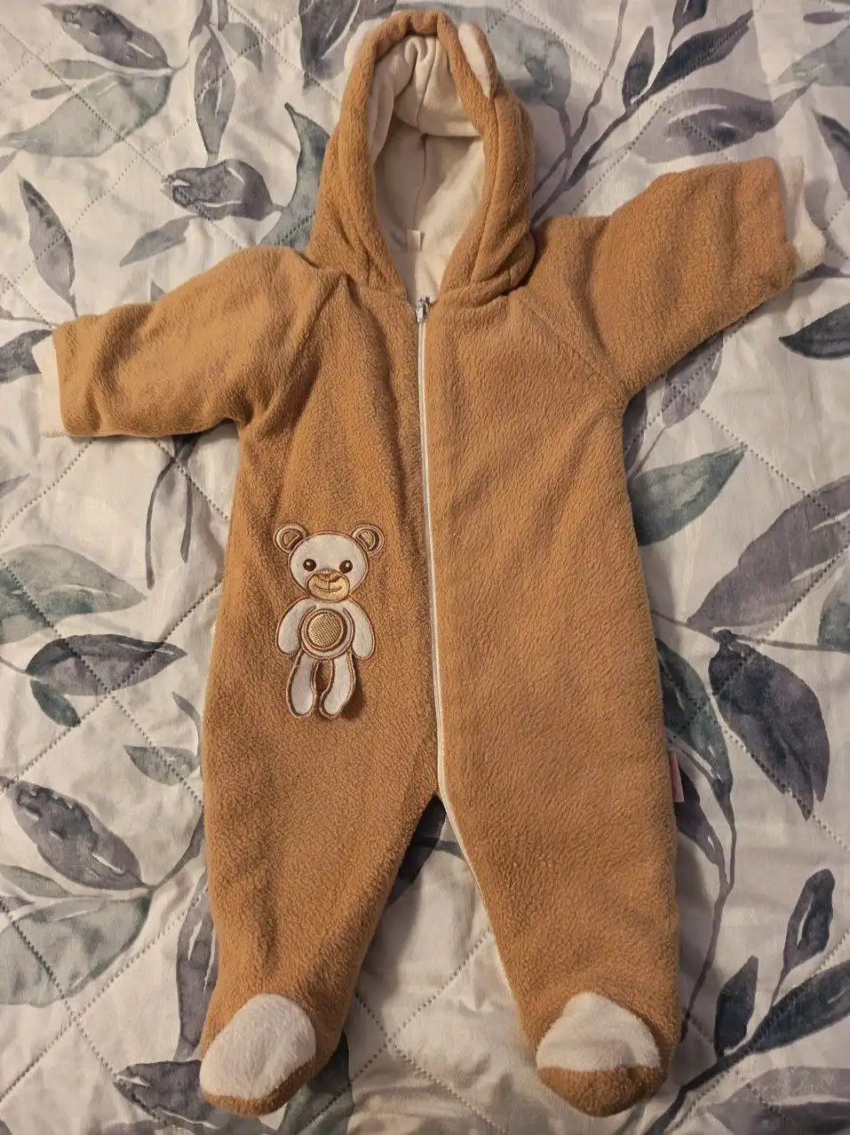 Детские комбинезоны и костюмы